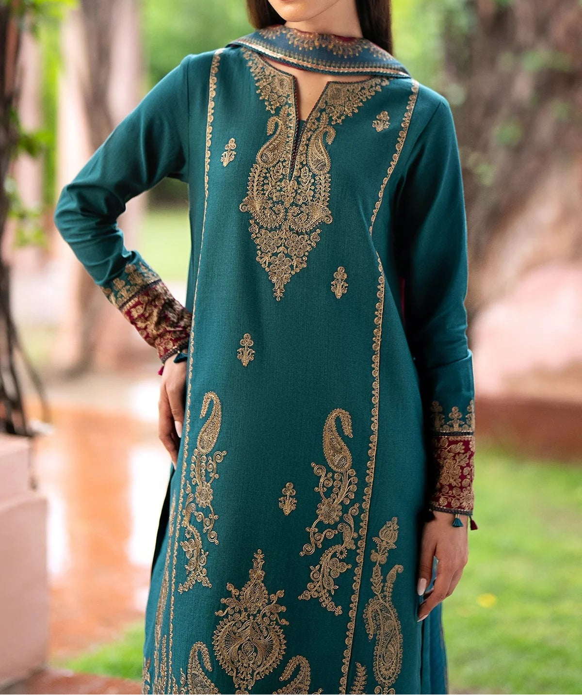 Grace W605-Embroidered 3pc khaddar Dress With Printed shawl.