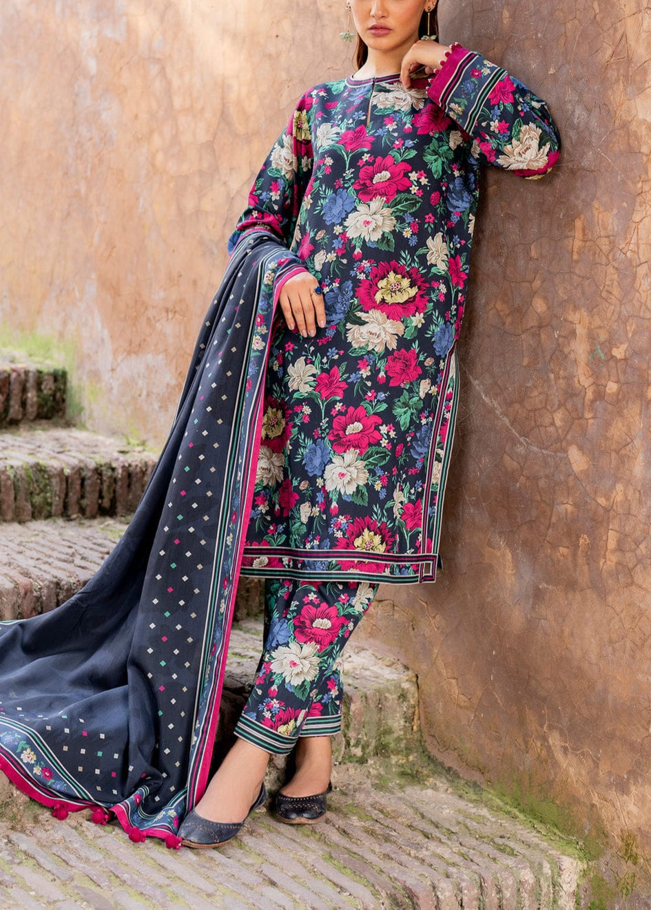 Grace W594-Printed 3pc karandi Dress With Printed karandi Shawl.